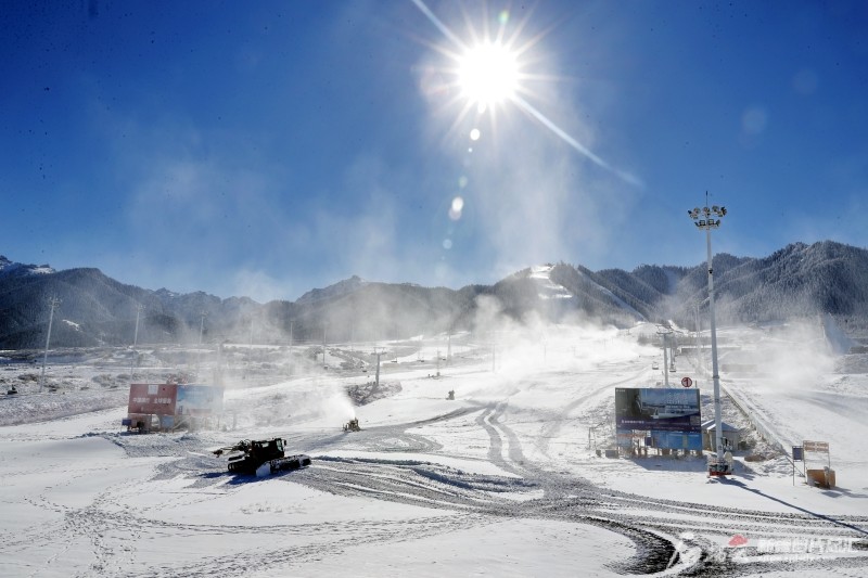 雪友们11月6日去乌鲁木齐市南山滑雪喽