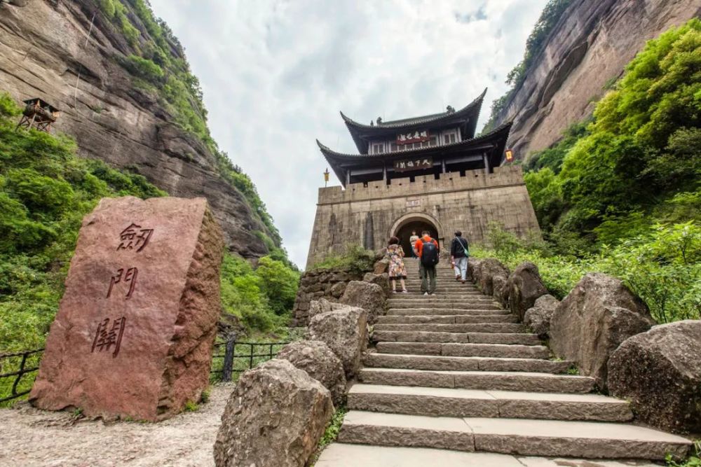 古代有一省常常造反,数千年来都无法解决,划去此地后彻底老实了