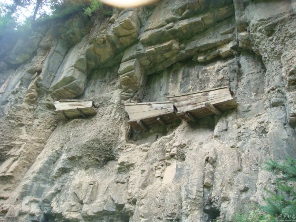 芦芽山石门悬棺,大明的骨骼和高起的灵魂