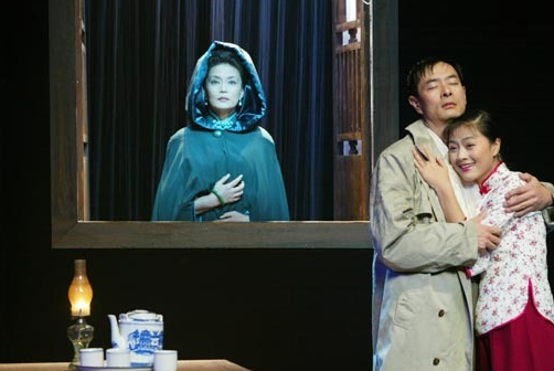 距离新排《雷雨》首演还有一个小时,为了这部《雷雨》,演员濮存昕可是