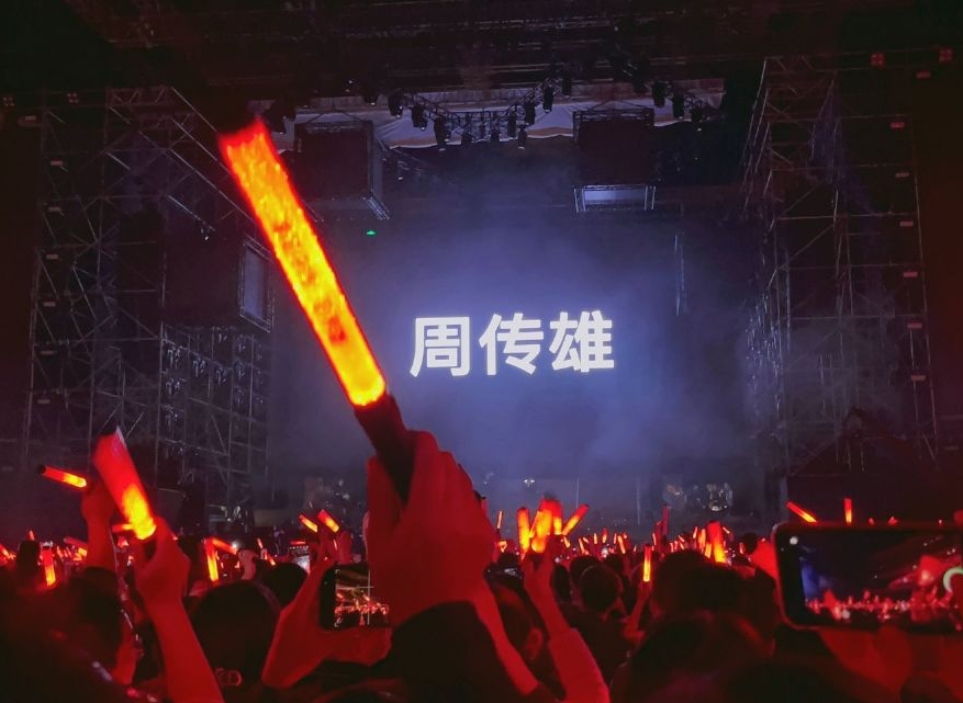 他被称为“情歌教父”，出道33年，经典歌曲久唱不衰！