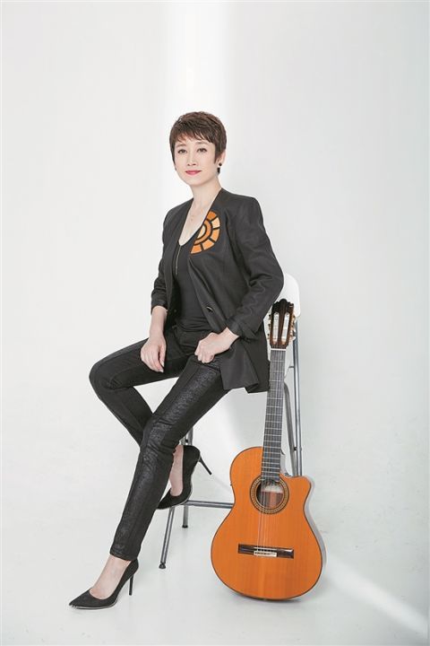 61岁成方圆将登音乐节 谈近况称很多话与世界说