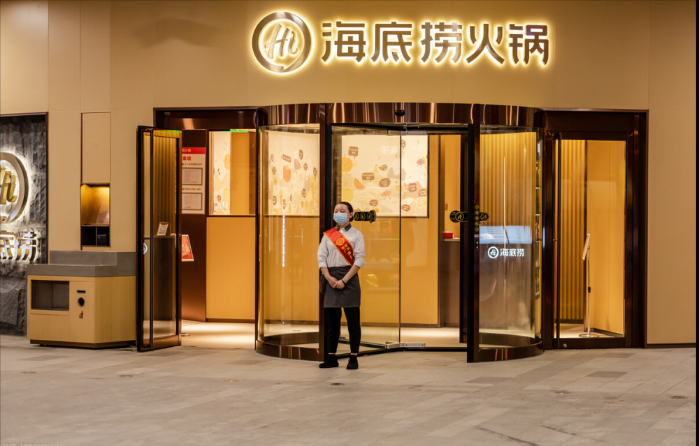 关店300家市值暴跌3300亿海底捞跌入海底3个原因赶走了顾客