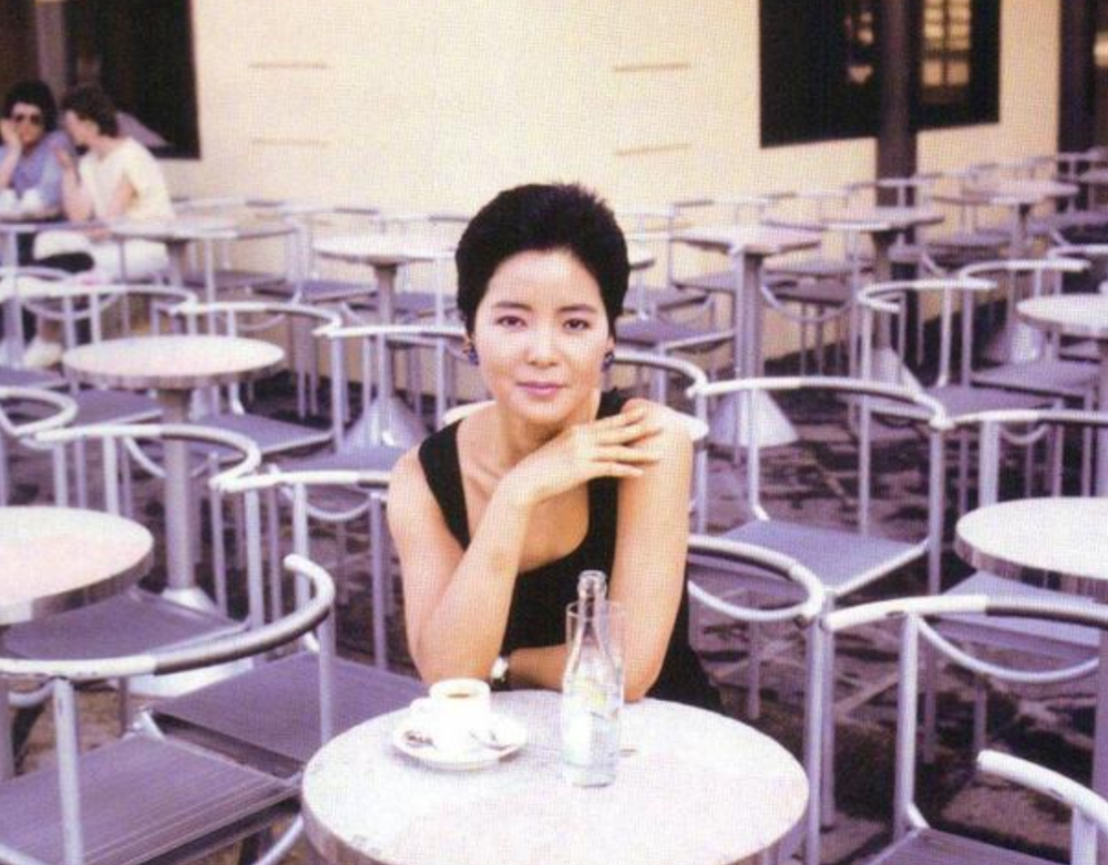 软萌外表摇滚内核邓丽君要是健在一定是个很酷的老太太吧