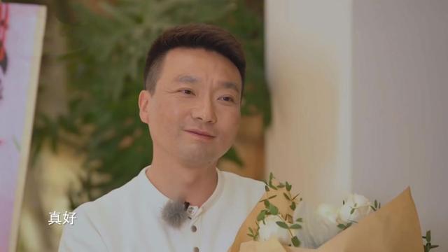 央视男神康辉:综艺镜头被删,50岁丁克成挚爱遗憾,多年只租房住