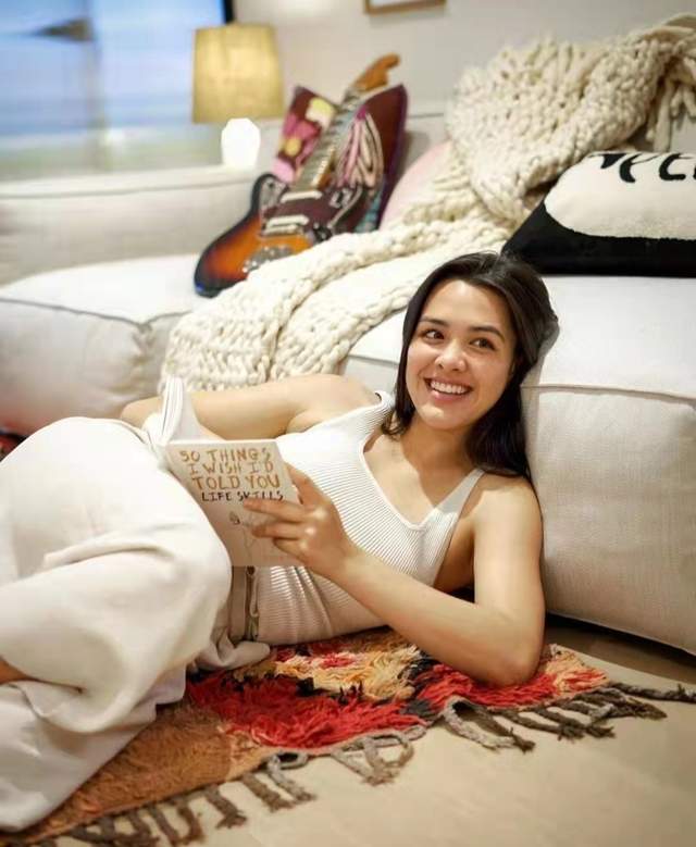 张敏钧穿吊带衫晒美照,选美八强后心情复杂,与同居男友试婚失败