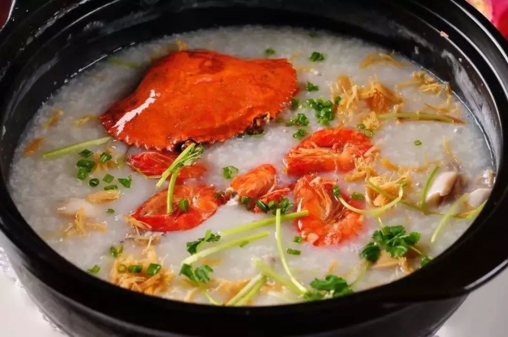 冬天来了来一道味道鲜美的海鲜螃蟹粥好吃美味还可以养胃