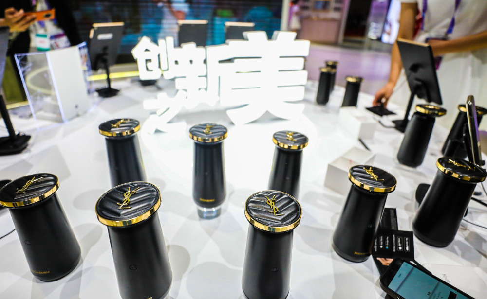 口红持久度排行_进博时刻|欧莱雅集团打造360度开放式展区!一次性把1000支口红揣回...