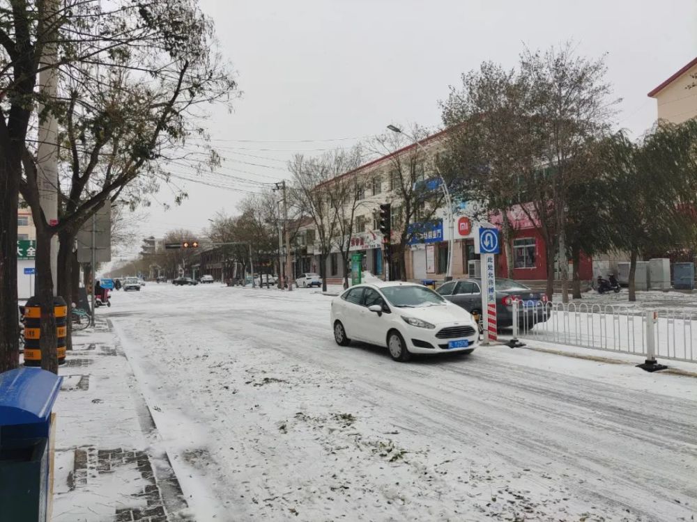 11月5日至7日烏拉特前旗出現大風,雨雪,寒潮天氣過程.