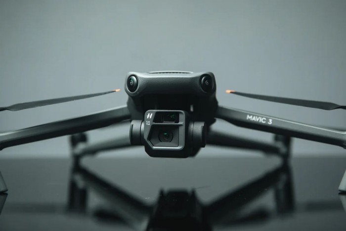 大疆发布消费级摄像无人机mavic3双摄设置46分钟飞