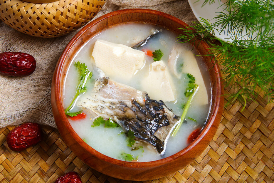 饭店的鱼汤那么好喝原来是有2个诀窍的香浓奶白一点也不腥