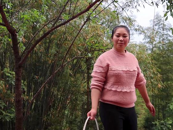 洪霞妹儿1999年出生,四川泸洲人,洪霞妹儿2020年5月份,开始拍摄视频.