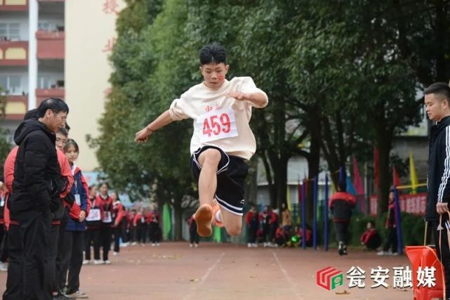 瓮安四中第九届校运会暨文化艺术节闭幕