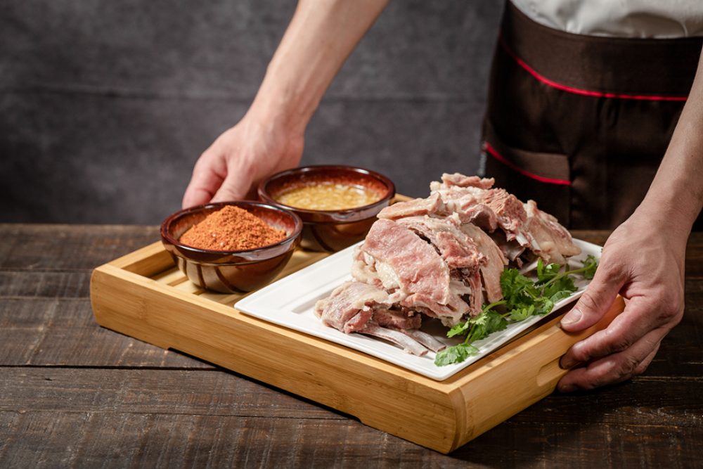 在井陉县城也能吃到拖刀面了,还有恩科家的手抓羊排