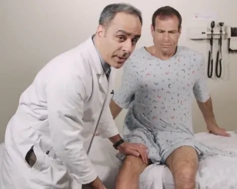 三脚架征试验同直腿抬高试验改良型一样,不过我们这次需要对患侧足部