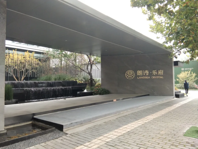 西安烂尾重灾区雁塔朗诗乐府毛坯最高199万元㎡能买吗