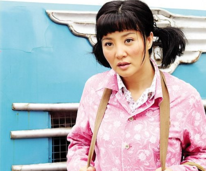 同年《米香》电影上映,陶红担任女主角,又是新的视觉冲击.