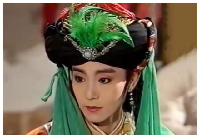 八版"翠羽黄衫"霍青桐颜值对比,谁让人眼前一亮,谁在充数?