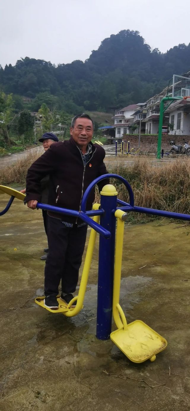 村里有了健身场