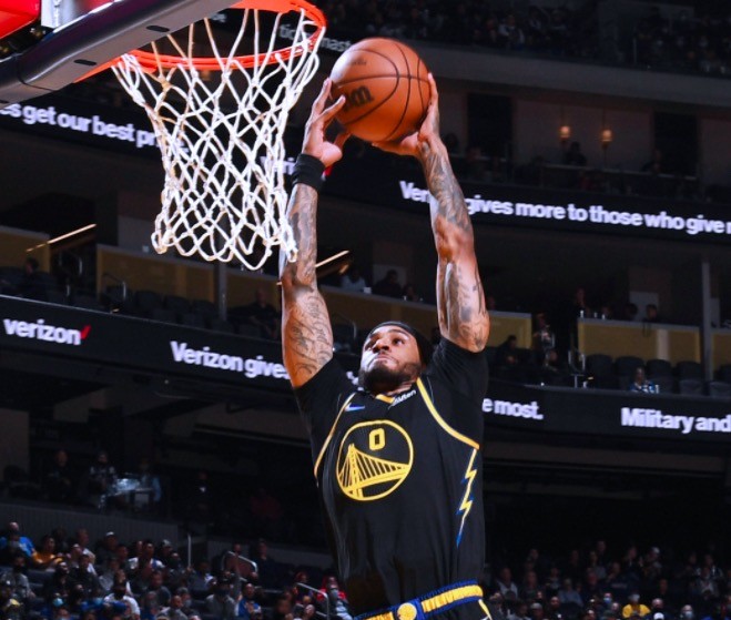 库里 NBA-放弃布拉德利，选择留下你！两战31分11板，勇士又捡到宝了