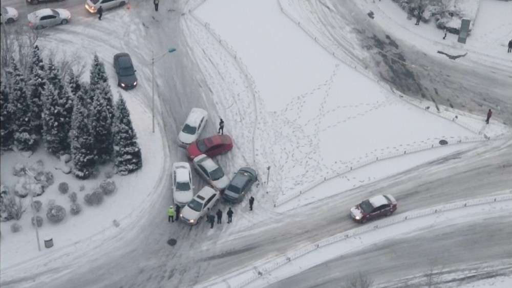 冰雪路面开车技巧应该注意哪些