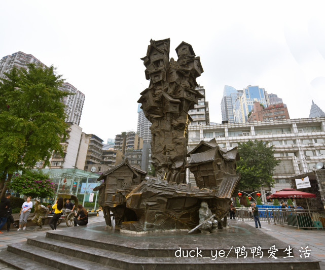 重庆旅游最特色打卡地:望吊脚群楼吃美食,白天黑夜各有美景!