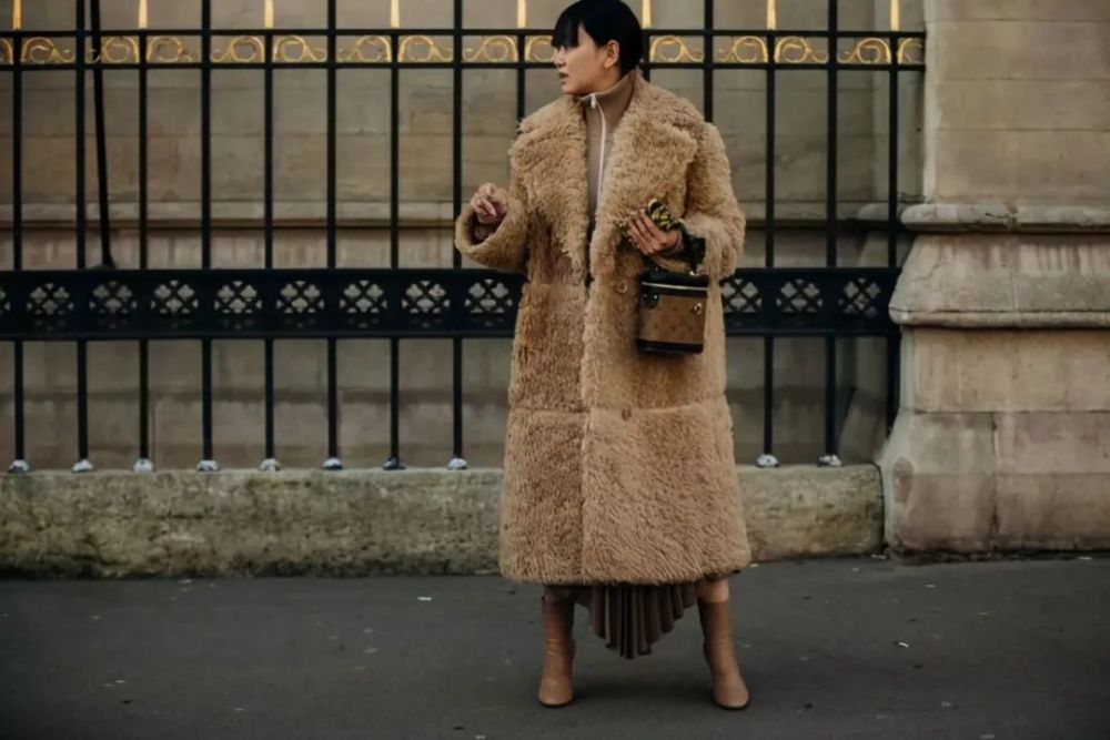 风衣不时兴了,今年最热单品"泰迪外套",保暖又时髦还自带气场