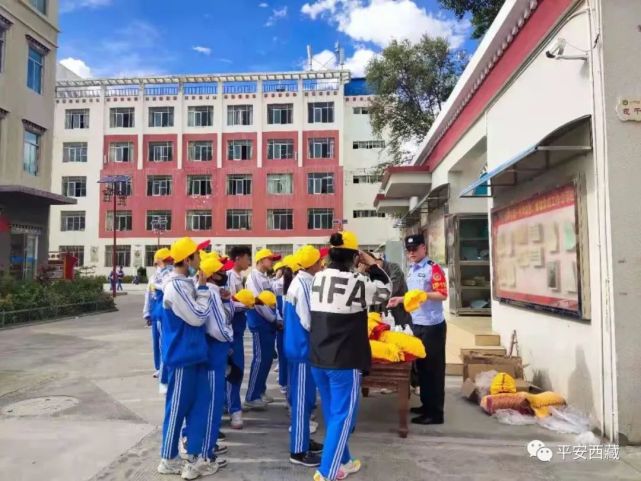 是拉萨市公安局城关分局吉日派出所拉萨市第一中学的驻校民警,今年6