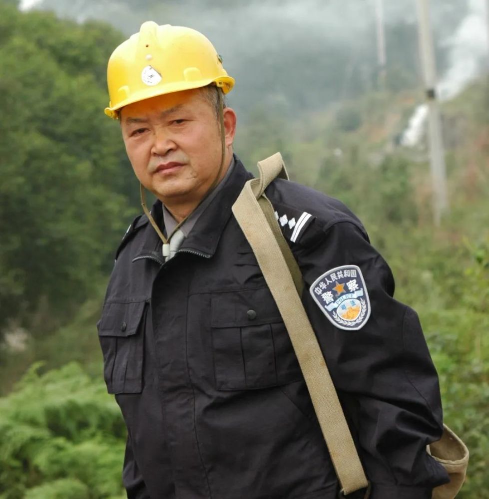 重庆司法行政英雄模范事迹展播│江国良,水电岗位上的