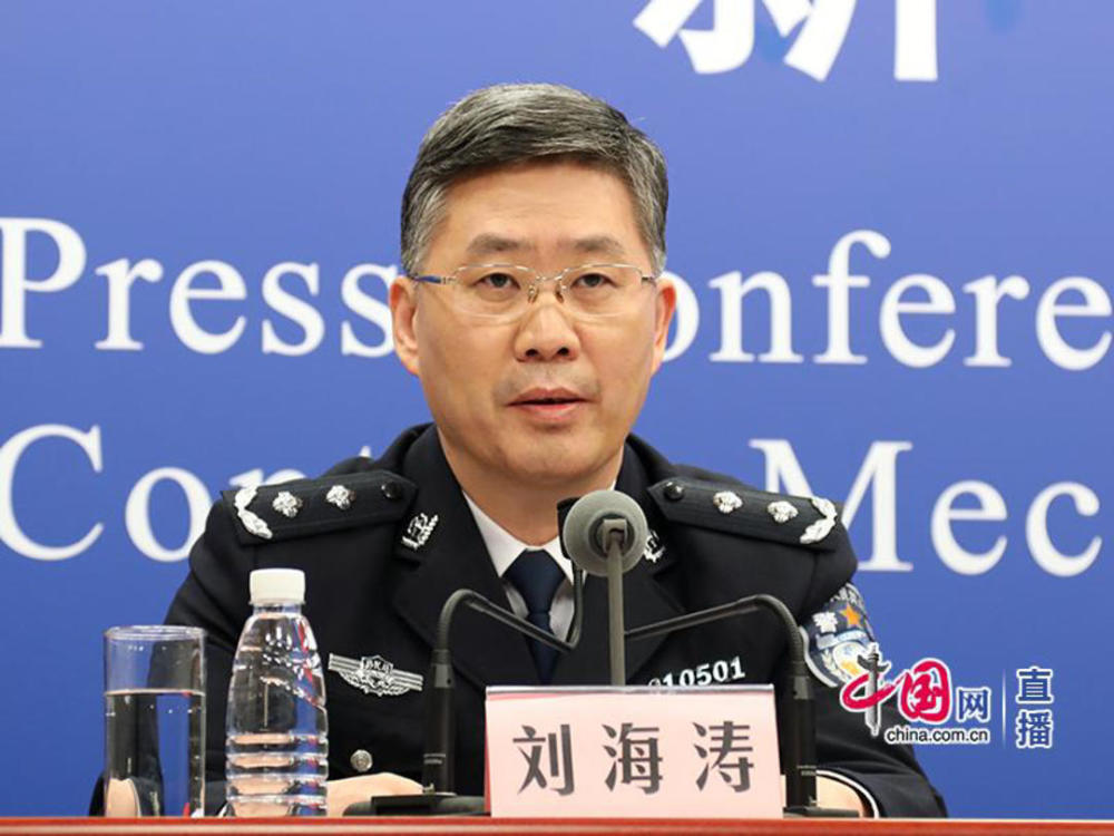 问疫|今冬明春如何开展口岸疫情防控?国家移民管理局答封面新闻