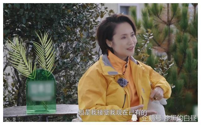 前央视主播徐俐首谈退休,当场不舍落泪,后悔没给二婚丈夫生孩子