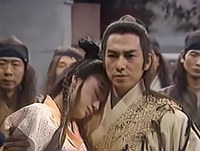 而1990版电视剧《天龙八部》里惠天赐扮演的乔峰则更加不幸,他甚至
