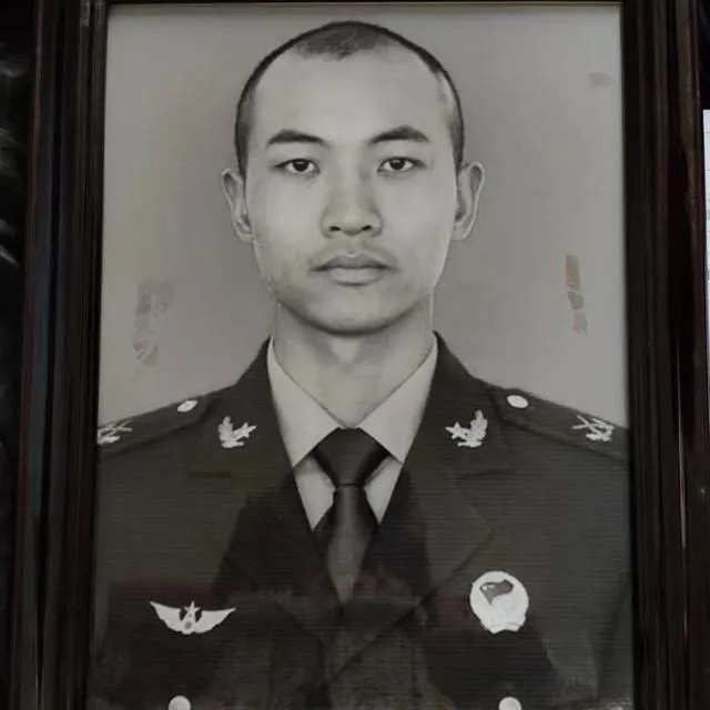 戍边烈士王焯冉被评为全国敬业奉献道德模范其母动员表弟也参军