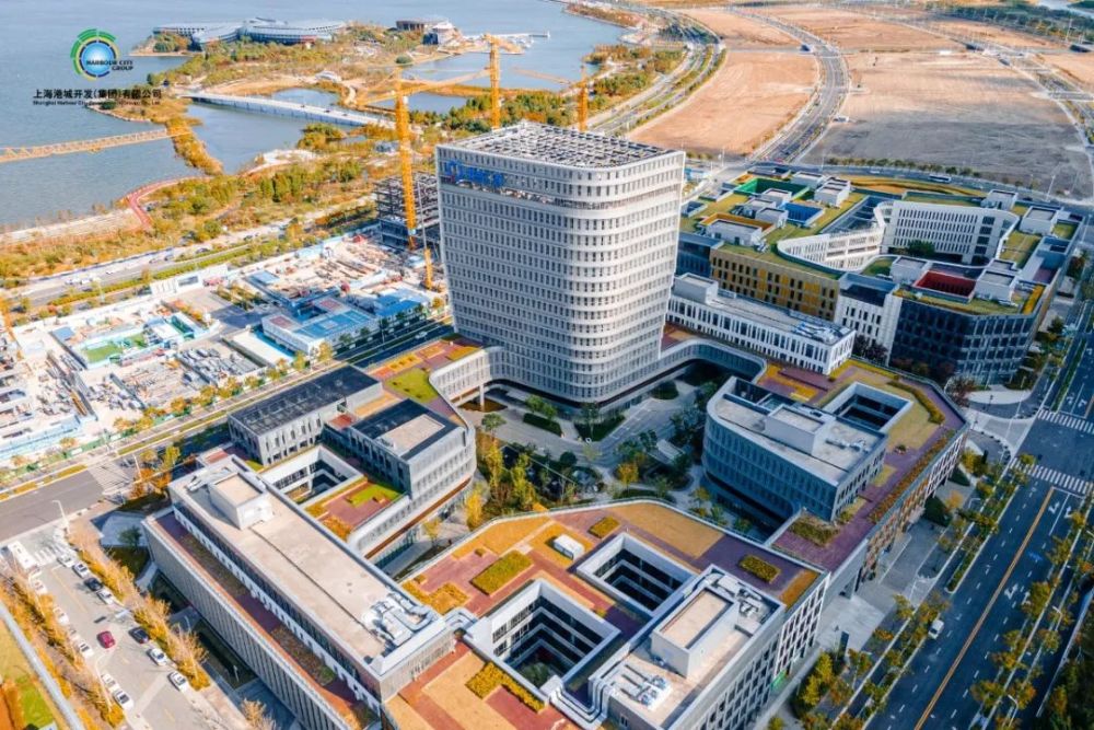 港城广场抢先看:临港主城区首家特斯拉展厅即将试营业!