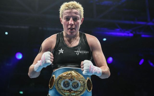 梅尔经过10个回合击败哈马杜什成为超羽量级双冠王