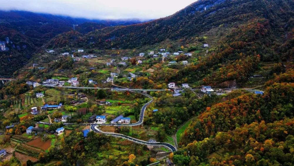 湖北宜昌秋天栗子坪美丽的乡村旅行地