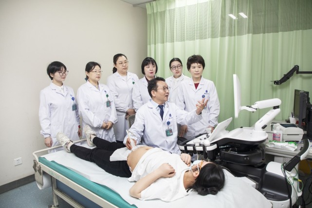 "我师从超声之父王新房教授,他是集临床,科研与教学的超声医学大家