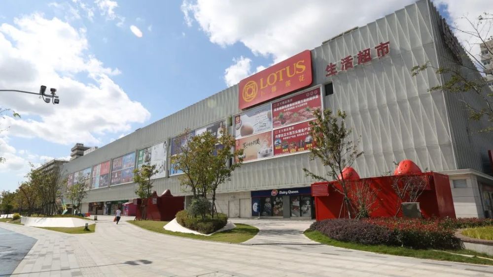 港城新天地已经带来了成熟的氛围百联临港生活中心等商圈港城新天地