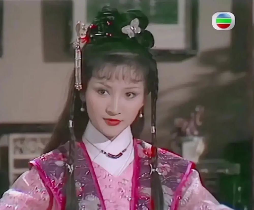 02,狄波拉能文能武,刚柔并济,黄杏秀真是难得一见的古典美人.