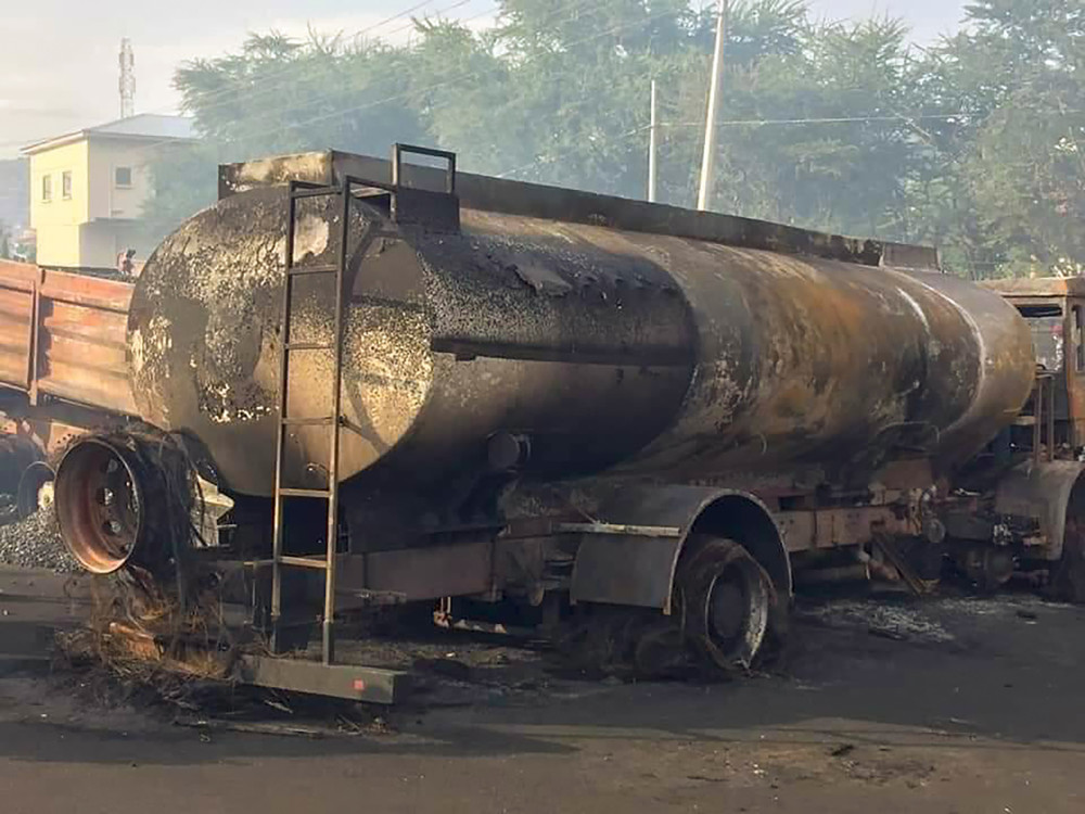 外代一线塞拉利昂油罐车爆炸事故致108人死亡