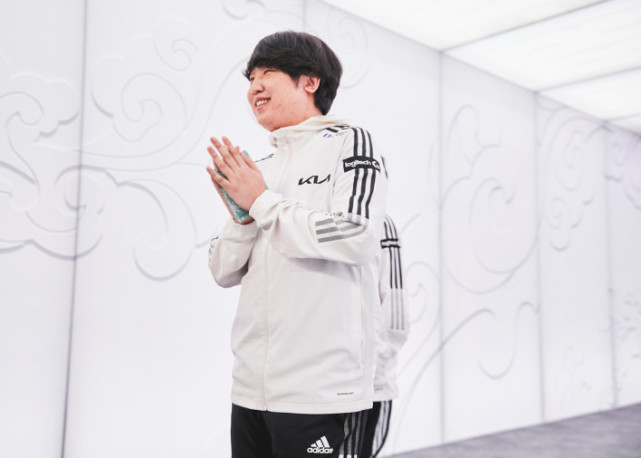 dk赛后群访"放飞自我" khan:希望大家笑着送我离开