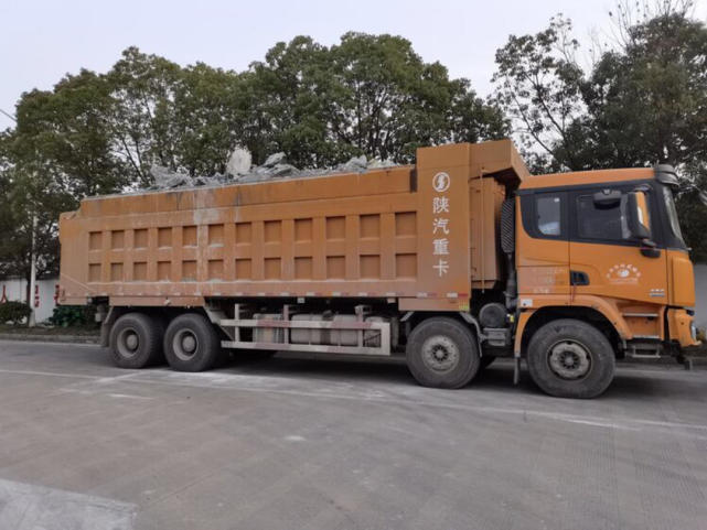 核载31吨竟载货百吨以上 "百吨王"过磅直接爆表