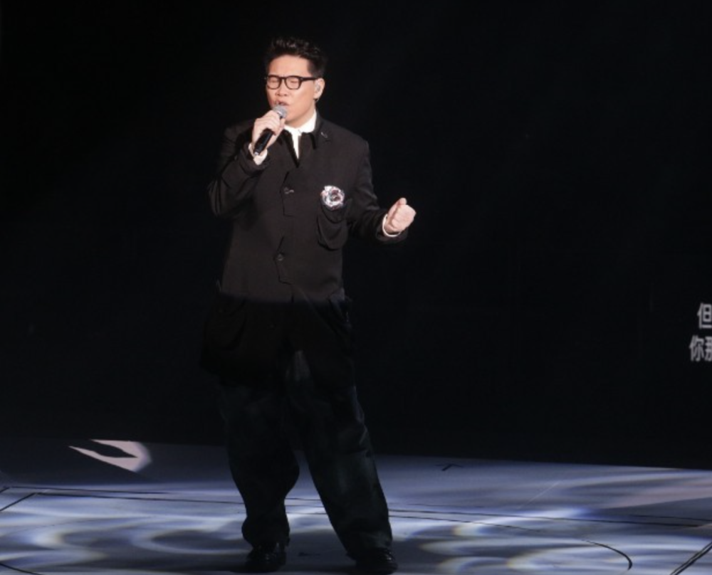 96岁uncle ray举办红馆演唱会,打破胡枫89岁纪录,杜丽莎压轴献唱