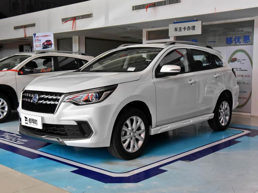 72l100km日产换壳空间超大实拍启辰t70