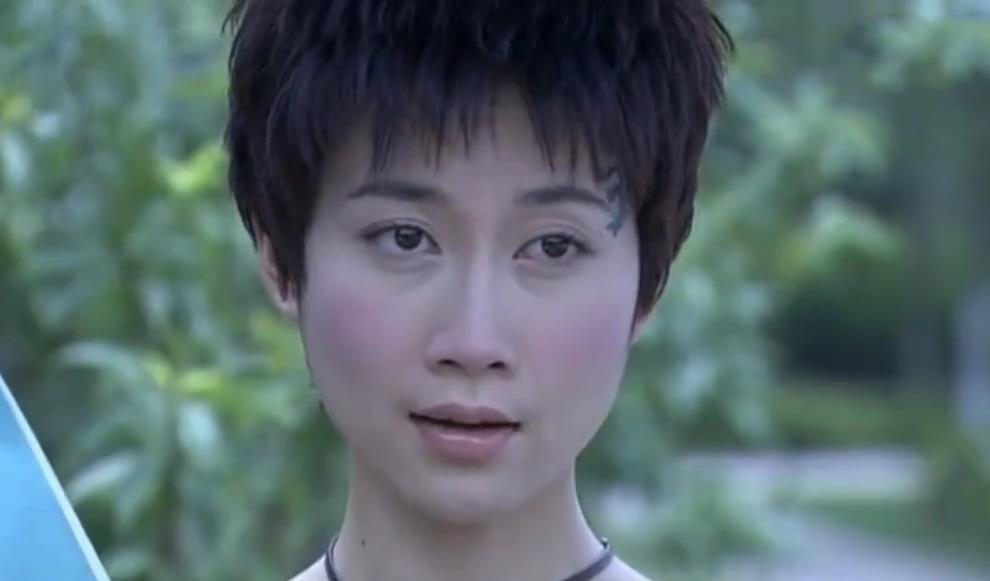 《错爱一生》顾忆罗对顾家最狠的算计,藏在一串水晶葡萄里