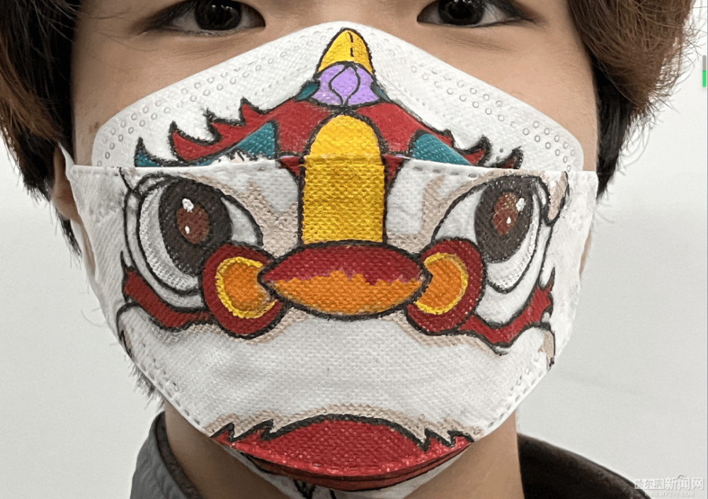 当画笔和口罩相遇罩耀你我冰城高校学子手绘口罩同心抗疫