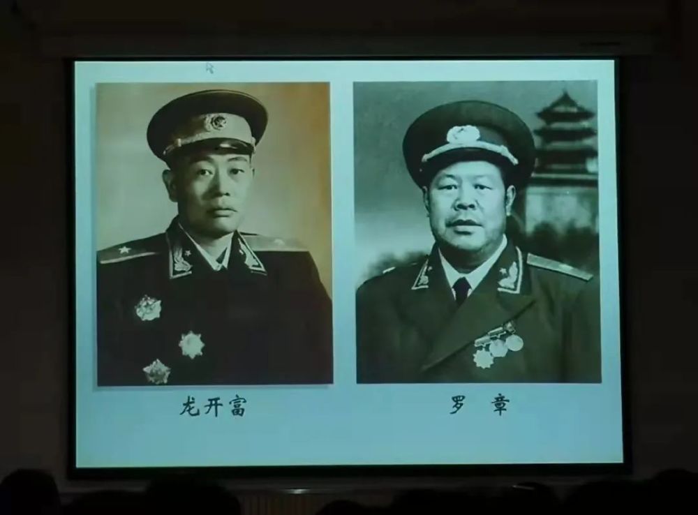 一位同学在研学手册中写道:听完龙开富少将的故事,我还觉得家风还是一