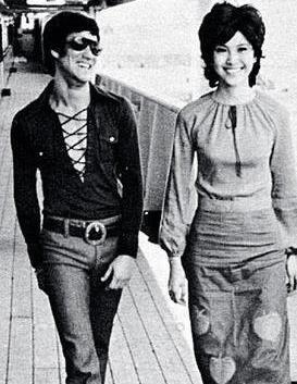1973年李小龙猝死丁佩背锅48年其中的故事没你想的那么简单