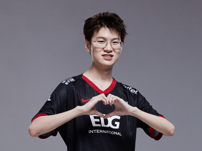 擅长英雄:盲僧,德邦总管,德玛西亚皇子 edg-scout 真实姓名:李汭灿