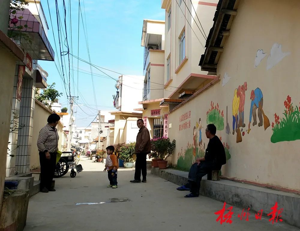 据了解,凤凰村红色旅游村庄项目被列入自治区及市统筹的重点项目之一